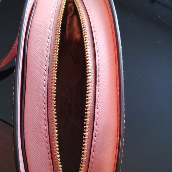 Michael Kors Pink Oval Crossbody Medium - Picture 14 of 16